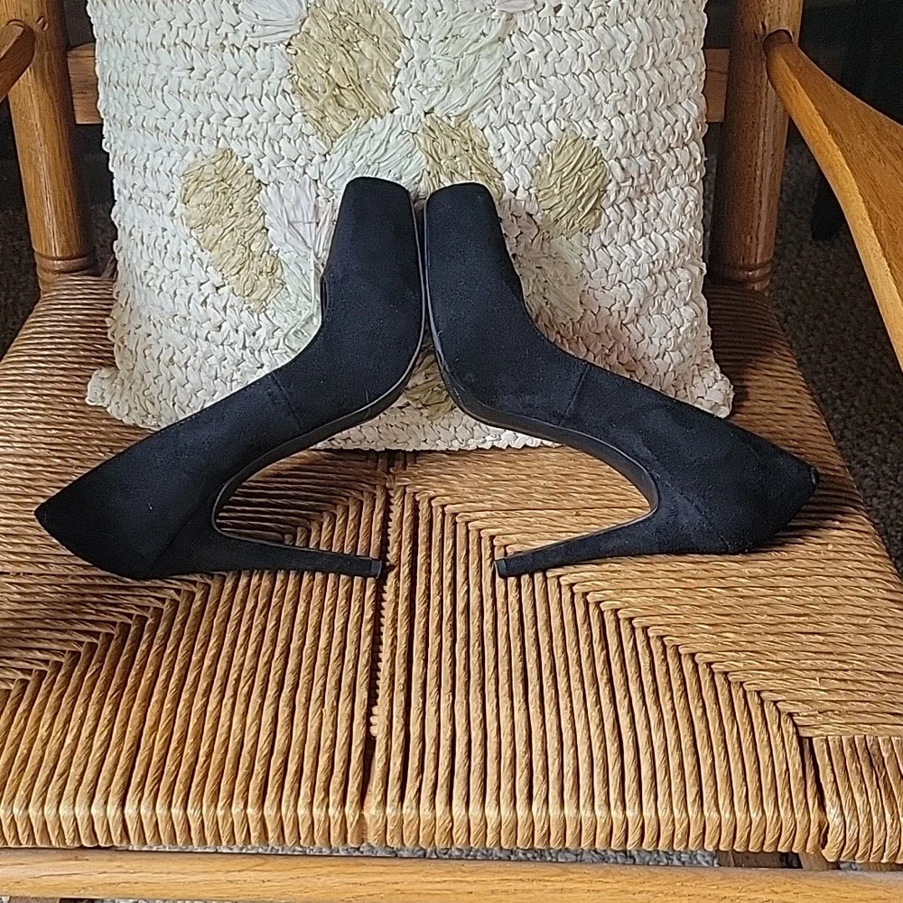 BCBGeneration parade platform stiletto heels, black, size 8.5